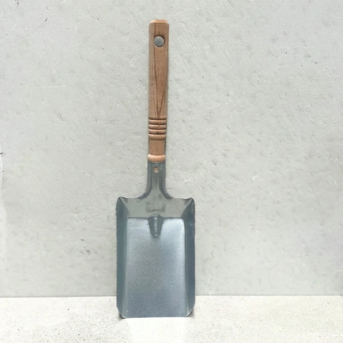 Galvanised Steel Coal Shovel Pan with Wooden Handle