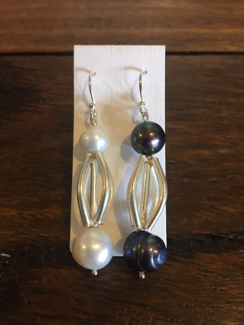 kaw - Freshwater Pearl Irregular Earrings