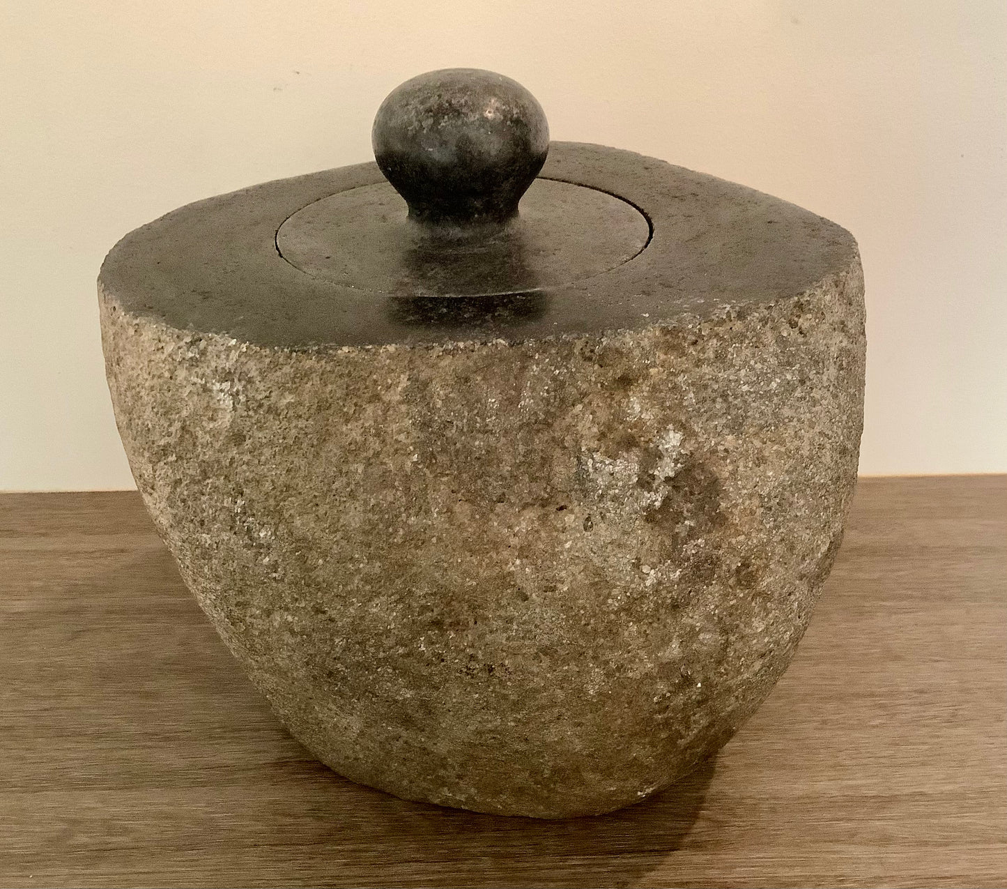 Tutup Stone Bowl With Lid - INSTORE ONLY