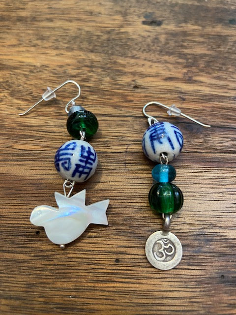 kaw - Vintage Glass Ceramic & Mother Of Pearl Shell Earrings